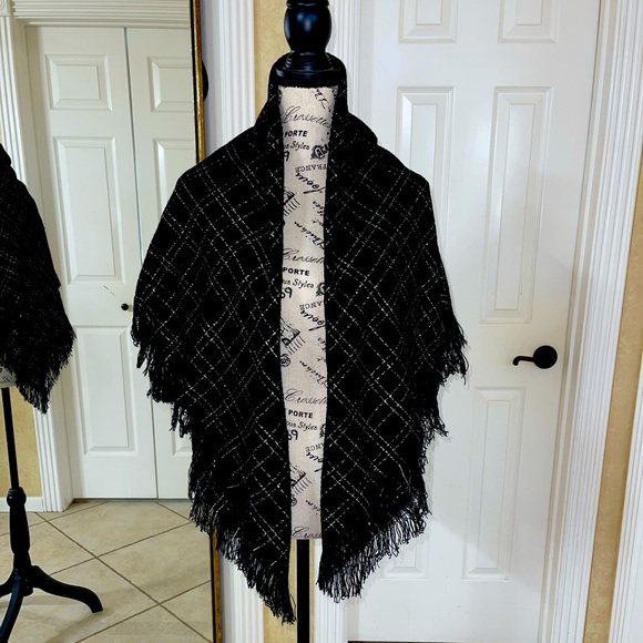 Pashmina, Wrap, Scarf Stunning Black & Gold Metallic - Picture 1 of 10